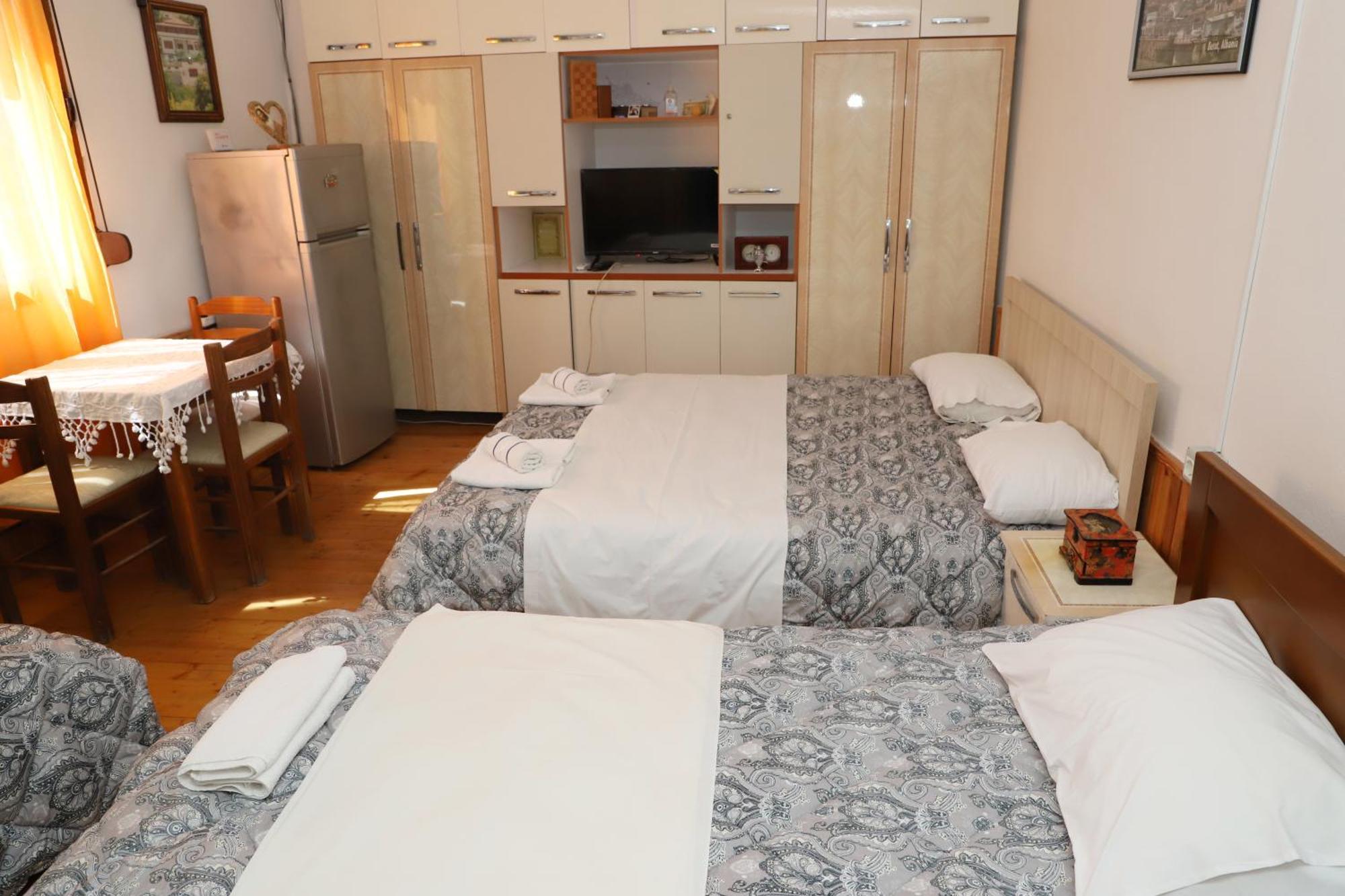 Elvi Aerd Apartment Berat Exteriör bild