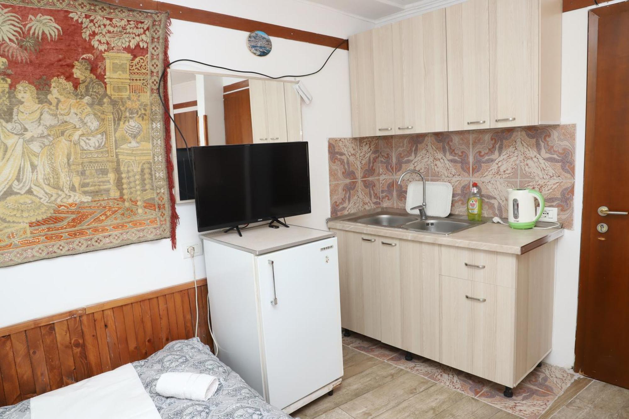 Elvi Aerd Apartment Berat Exteriör bild